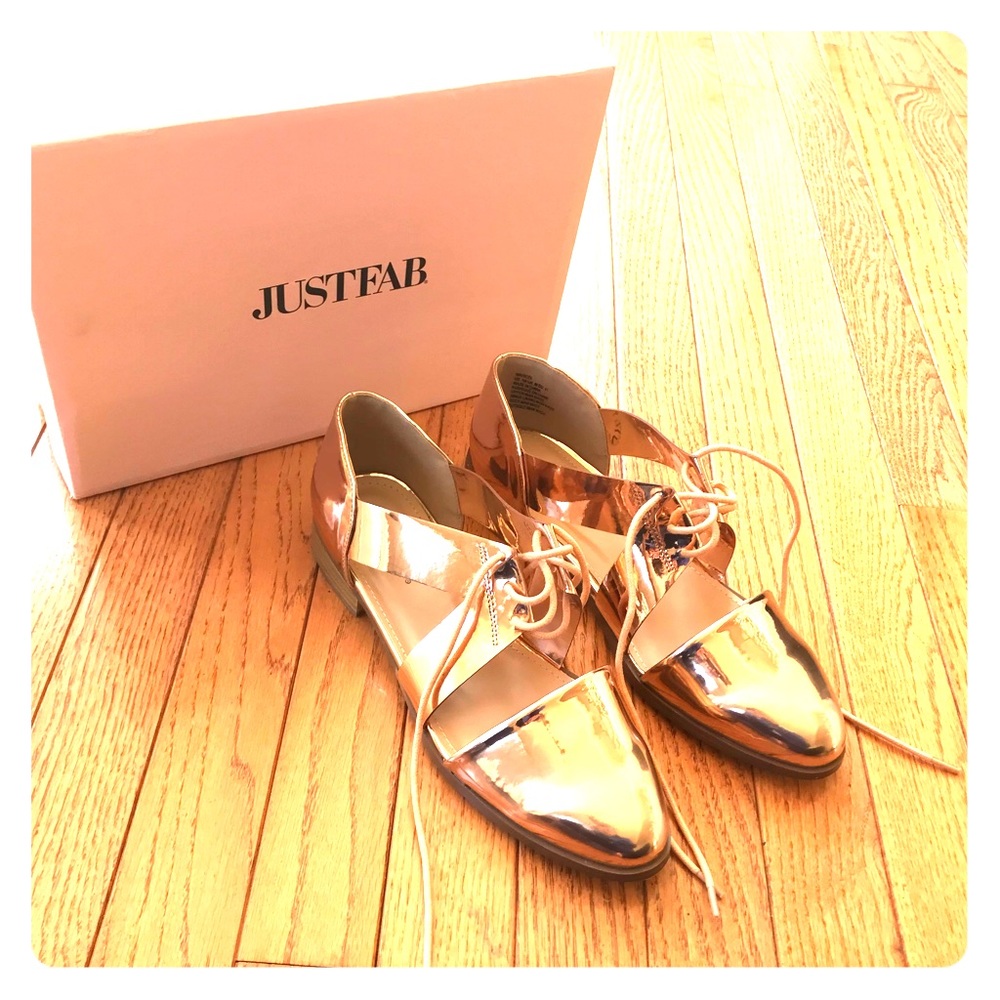NIB Metallic Rose Gold Loafers